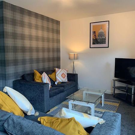 Modern 2 Bedroom Flat With Free Parking In Cambuslang, غلاسغو المظهر الخارجي الصورة