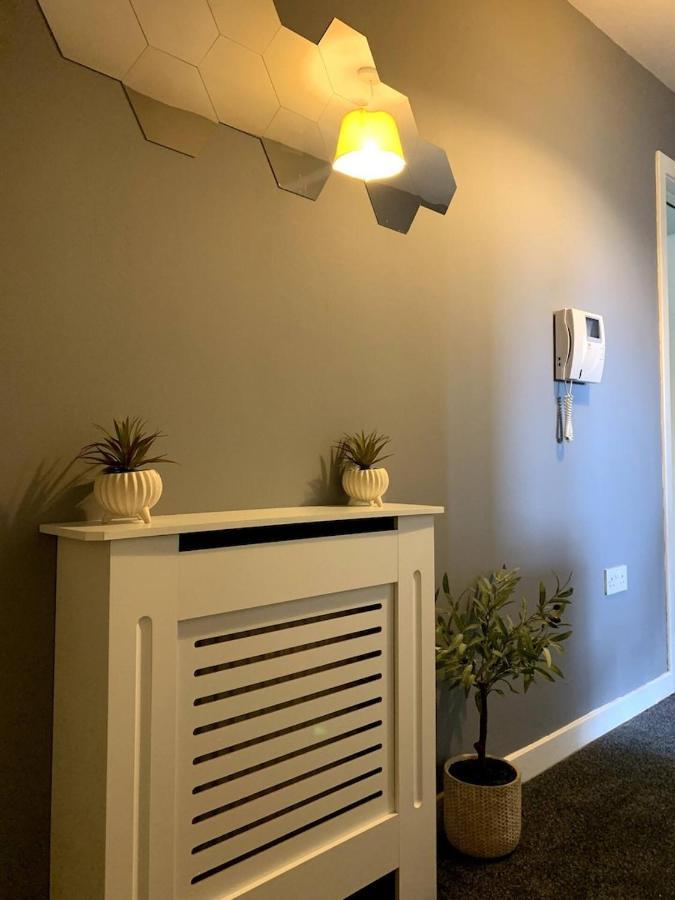 Modern 2 Bedroom Flat With Free Parking In Cambuslang, غلاسغو المظهر الخارجي الصورة
