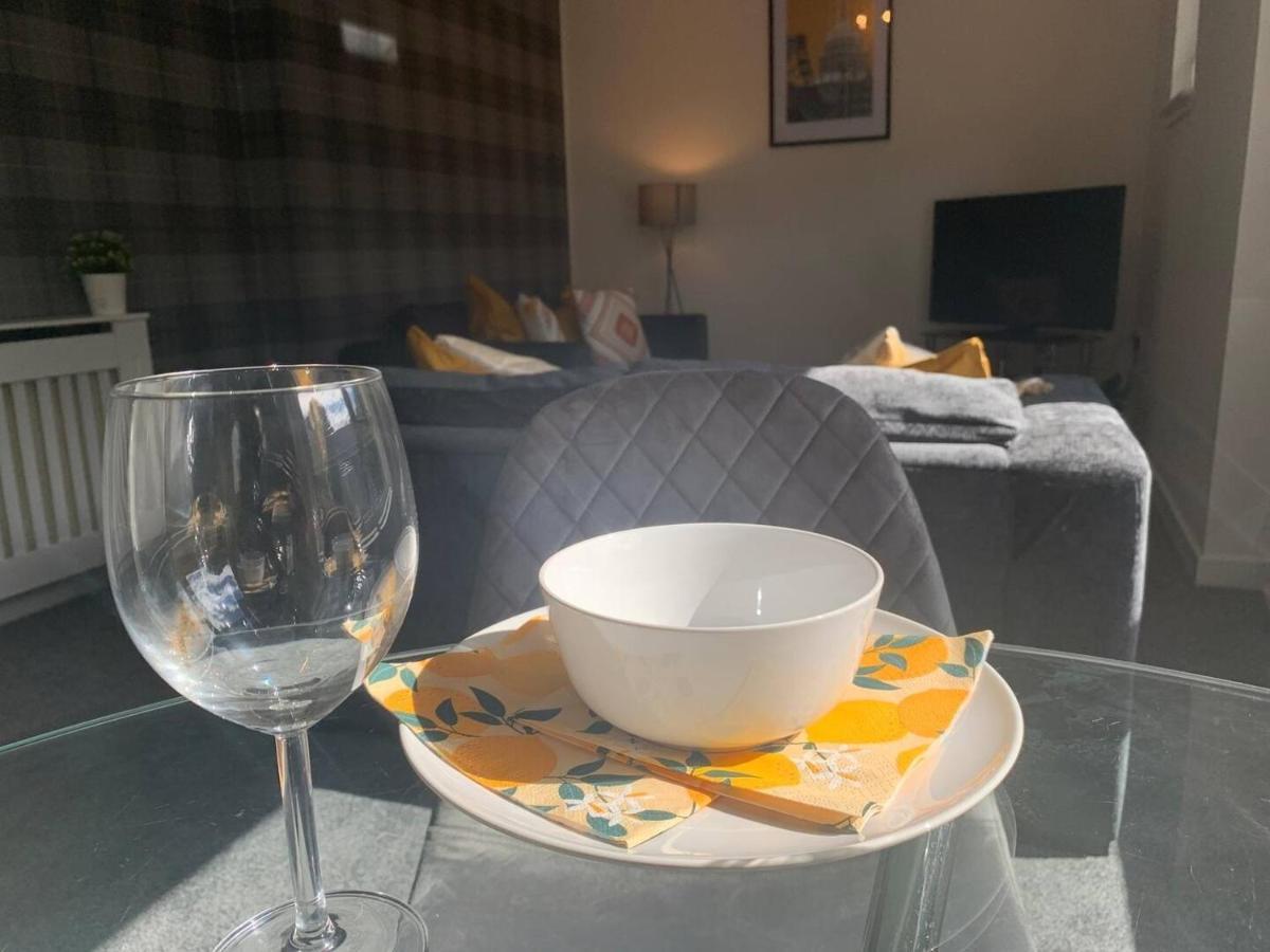 Modern 2 Bedroom Flat With Free Parking In Cambuslang, غلاسغو المظهر الخارجي الصورة