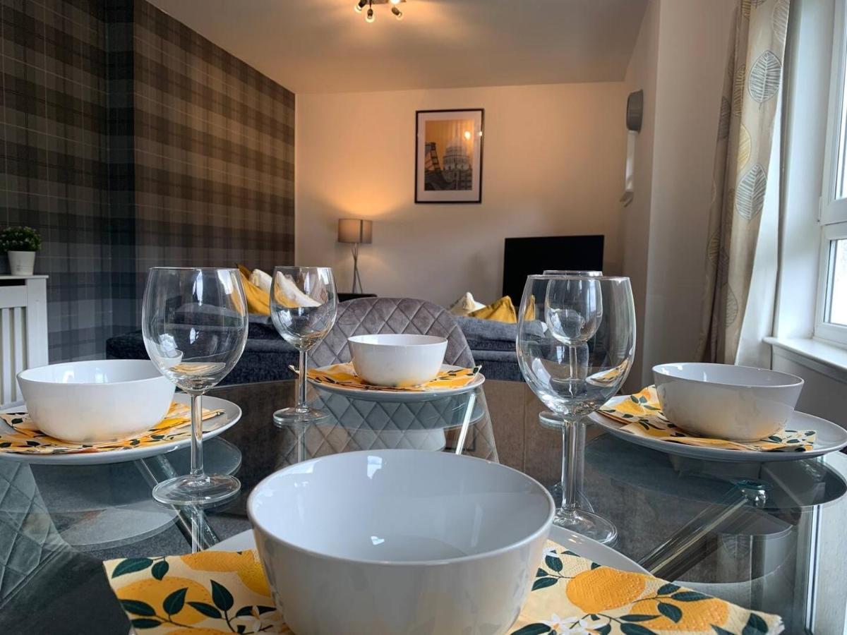 Modern 2 Bedroom Flat With Free Parking In Cambuslang, غلاسغو المظهر الخارجي الصورة