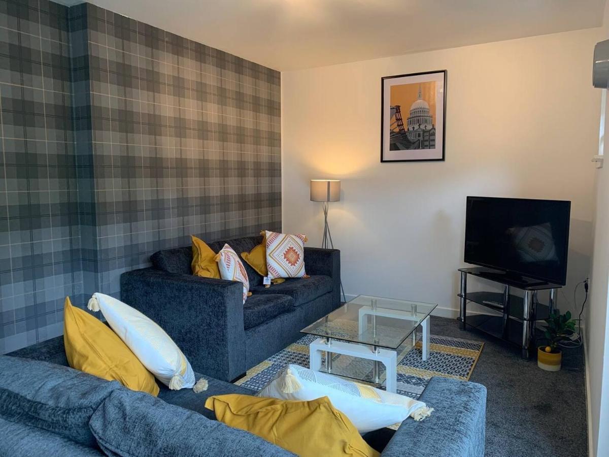 Modern 2 Bedroom Flat With Free Parking In Cambuslang, غلاسغو المظهر الخارجي الصورة