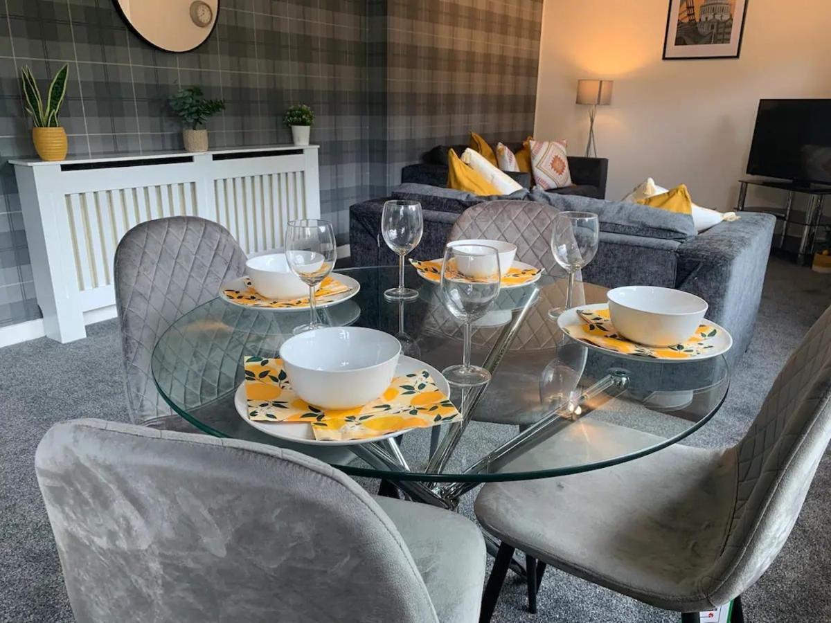 Modern 2 Bedroom Flat With Free Parking In Cambuslang, غلاسغو المظهر الخارجي الصورة