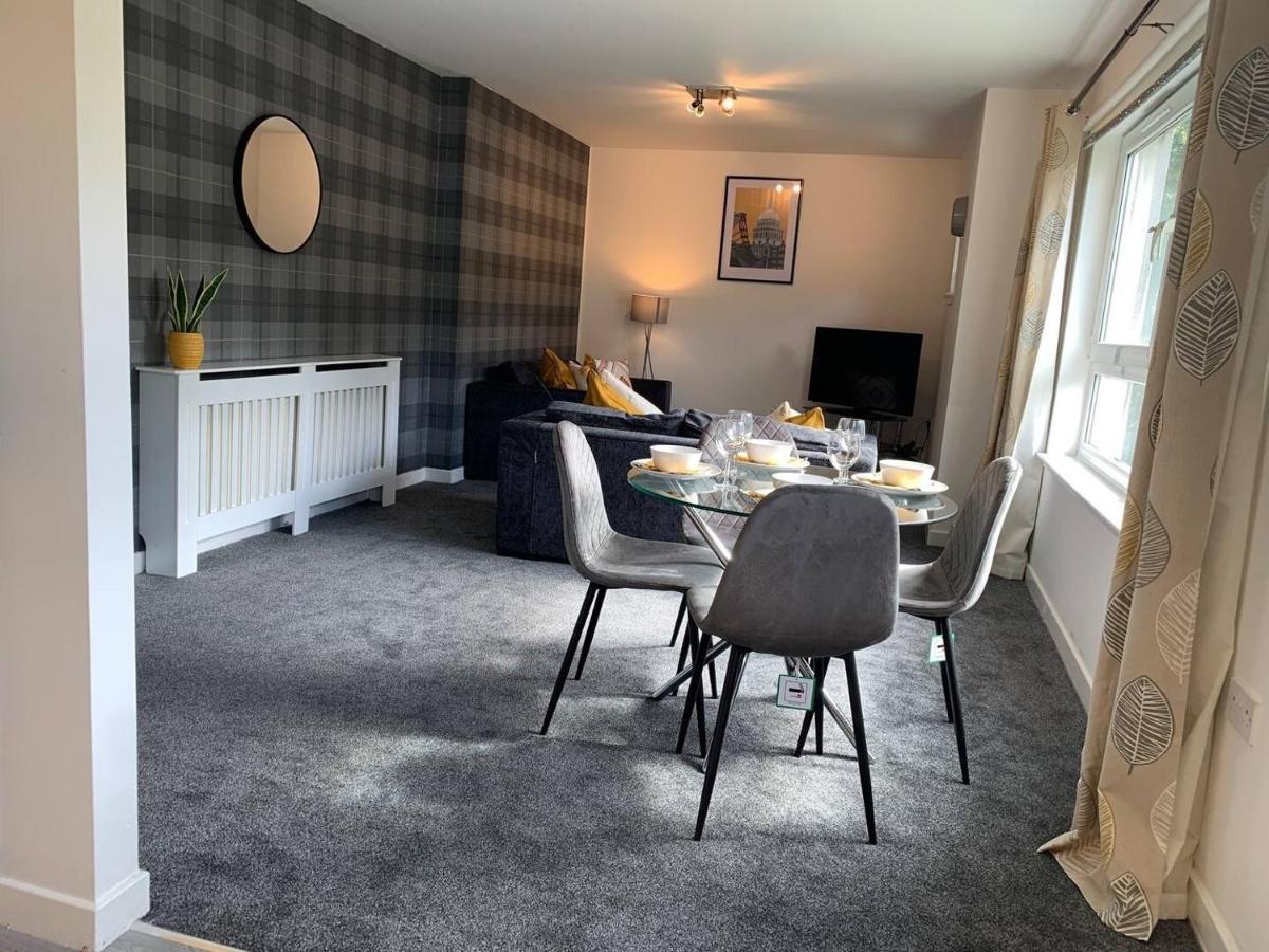 Modern 2 Bedroom Flat With Free Parking In Cambuslang, غلاسغو المظهر الخارجي الصورة