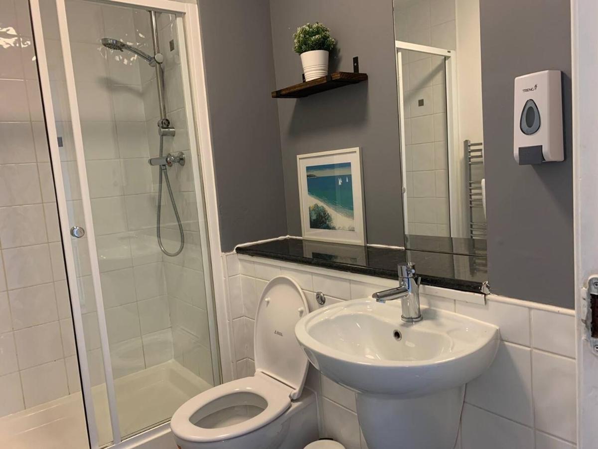 Modern 2 Bedroom Flat With Free Parking In Cambuslang, غلاسغو المظهر الخارجي الصورة