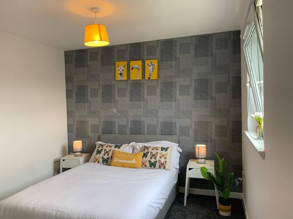 Modern 2 Bedroom Flat With Free Parking In Cambuslang, غلاسغو المظهر الخارجي الصورة