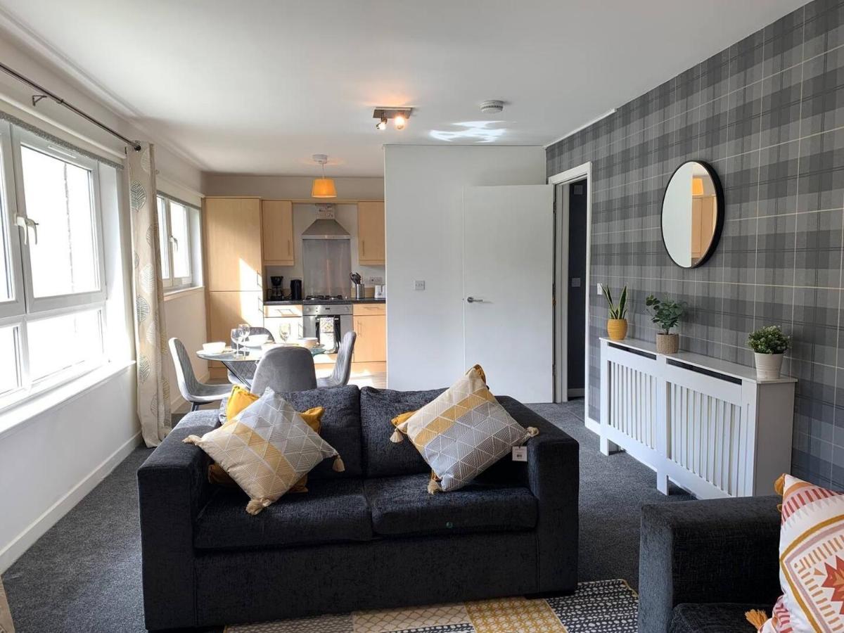 Modern 2 Bedroom Flat With Free Parking In Cambuslang, غلاسغو المظهر الخارجي الصورة