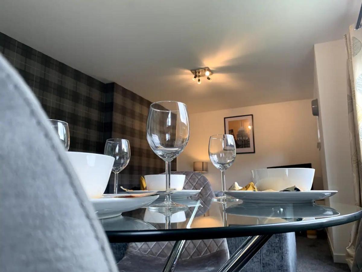 Modern 2 Bedroom Flat With Free Parking In Cambuslang, غلاسغو المظهر الخارجي الصورة