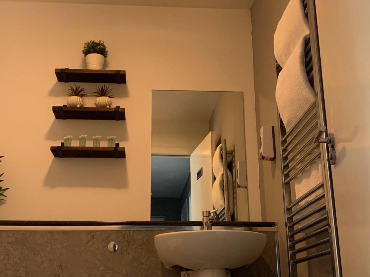 Modern 2 Bedroom Flat With Free Parking In Cambuslang, غلاسغو المظهر الخارجي الصورة