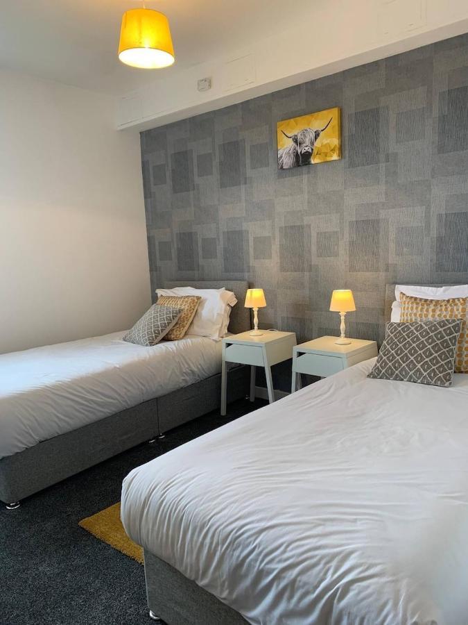 Modern 2 Bedroom Flat With Free Parking In Cambuslang, غلاسغو المظهر الخارجي الصورة