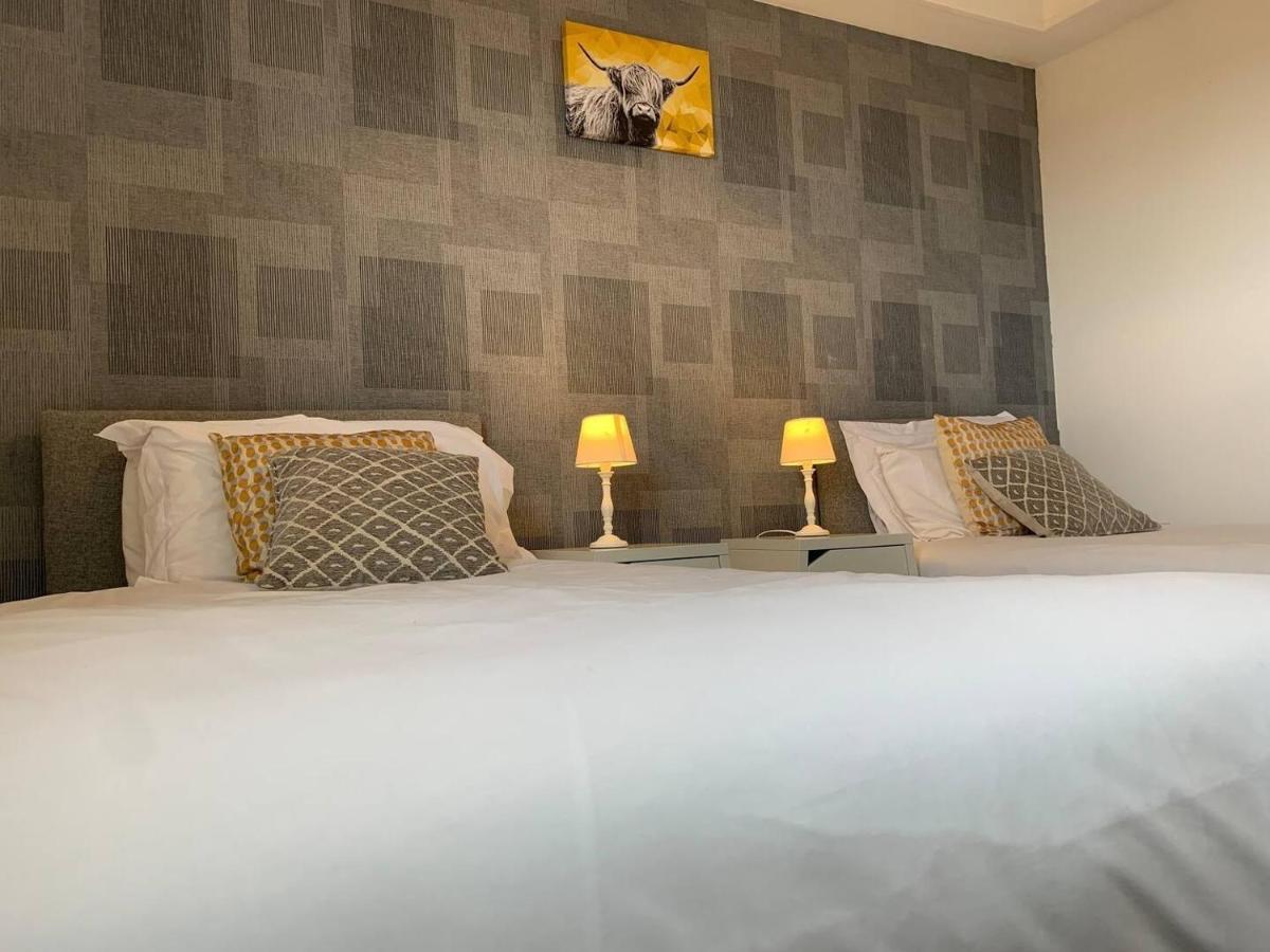 Modern 2 Bedroom Flat With Free Parking In Cambuslang, غلاسغو المظهر الخارجي الصورة