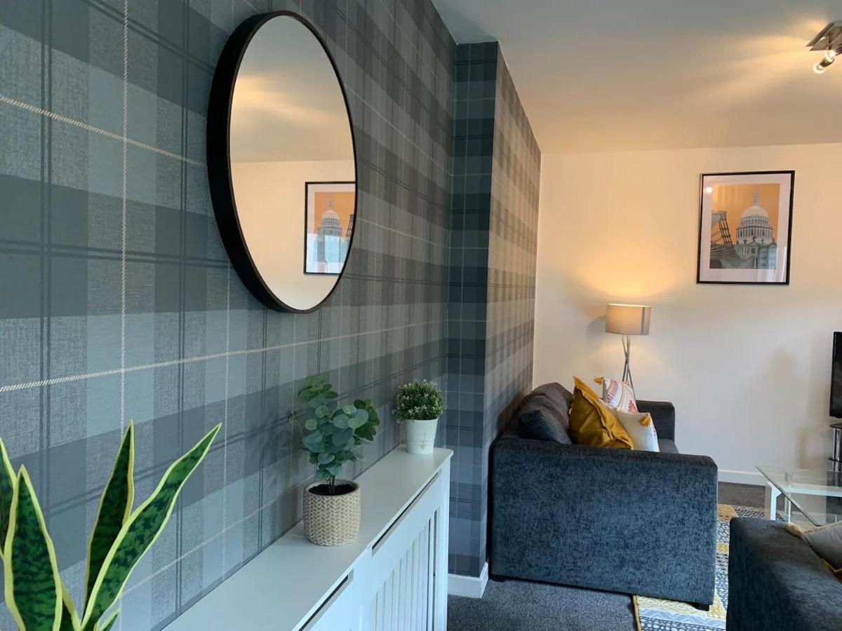 Modern 2 Bedroom Flat With Free Parking In Cambuslang, غلاسغو المظهر الخارجي الصورة