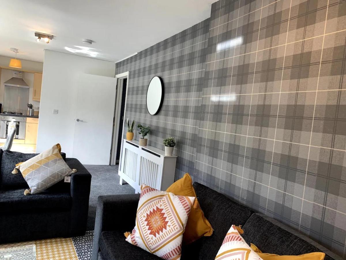 Modern 2 Bedroom Flat With Free Parking In Cambuslang, غلاسغو المظهر الخارجي الصورة